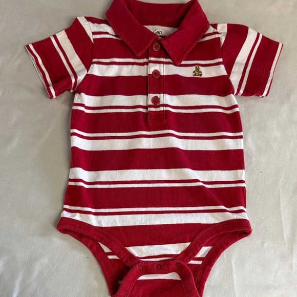GAP - LIKE NEW Red and White Striped Bodysuit/onesie with Blue Jeans Set - Picture 3 of 7